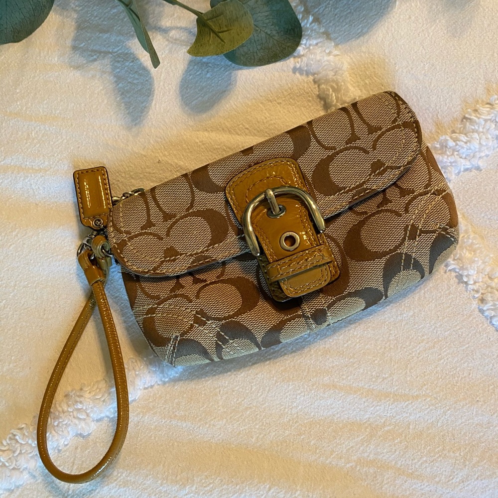 Coach clutch, excellent used condition